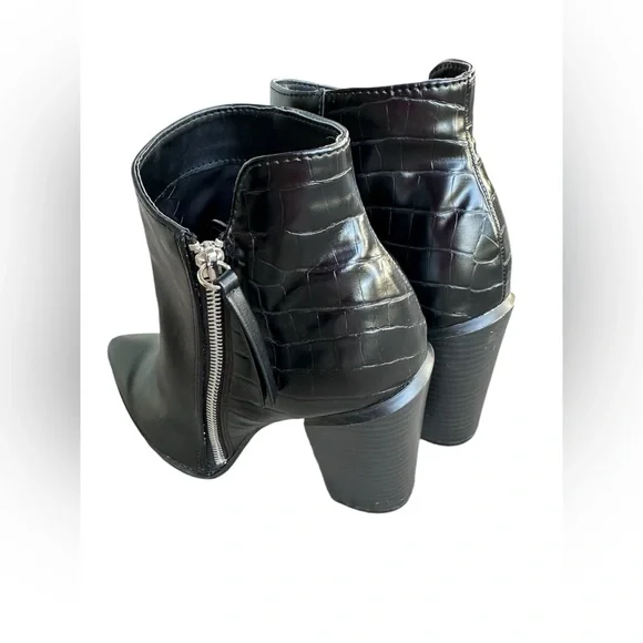 Women`s Black Pointy Toe Ankle Boots Snake Pattern on one side 
Qupid - Picture 2 of 12